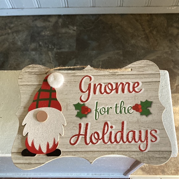 NWT Adorable Wooden Glittered Gnome for the Holidays Decoration Sign - Picture 9 of 16